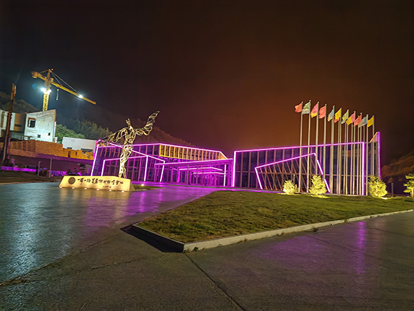 城市亮化是现代城市建设的重要组成部分,它不仅可以美化城市的夜景,还能提升城市的整体形象。随着科技的不断进步,城市亮化也得到了更多的关注和创新。本文将介绍一些关于城市亮化的创意和技术,帮助读者了解城市亮化的重要性以及如何进行中宁城市亮化的规划和实施。 城市亮化是现代城市建设的重要组成部分,它不仅可以美化城市的夜景,还能提升城市的整体形象。随着科技的不断进步,城市亮化也得到了更多的关注和创新。本文将介绍一些关于城市亮化的创意和技术,帮助读者了解中宁城市亮化的重要性以及如何进行中宁城市亮化的规划和实施。