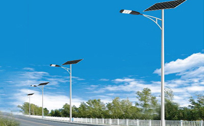 农村道路装中宁太阳能路灯选多大瓦数实测